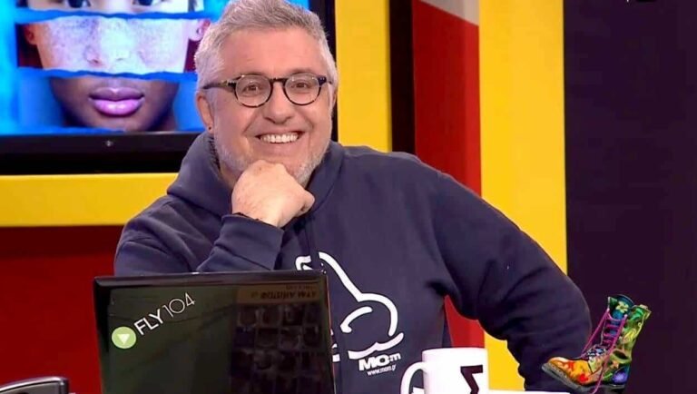 Η πρώτη δημόσια εμφάνιση του Στάθη Παναγιωτόπουλου μετά τον σάλο | Σε ταβέρνα με την επί 1,5 μήνα σύζυγό του (Vid)