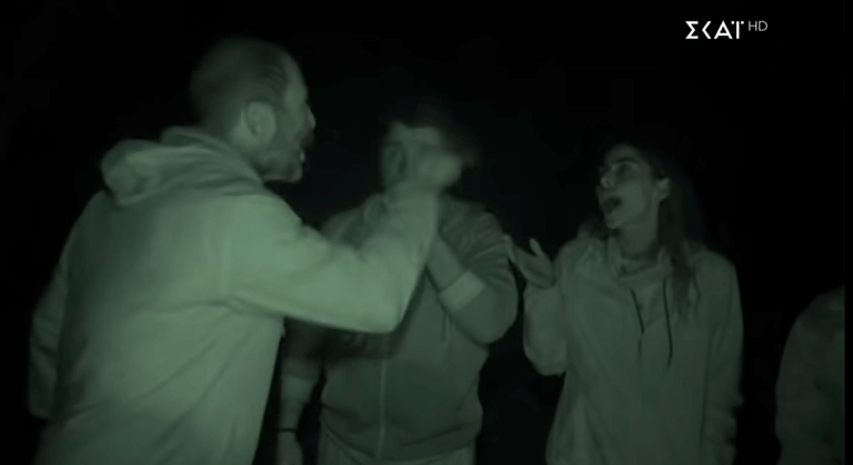 «Μαζέψτε τον θα τη χτυπήσει!»: Οργή για την επίθεση του Βαλάντη στη Μυριέλλα Κουρεντή (Vid)