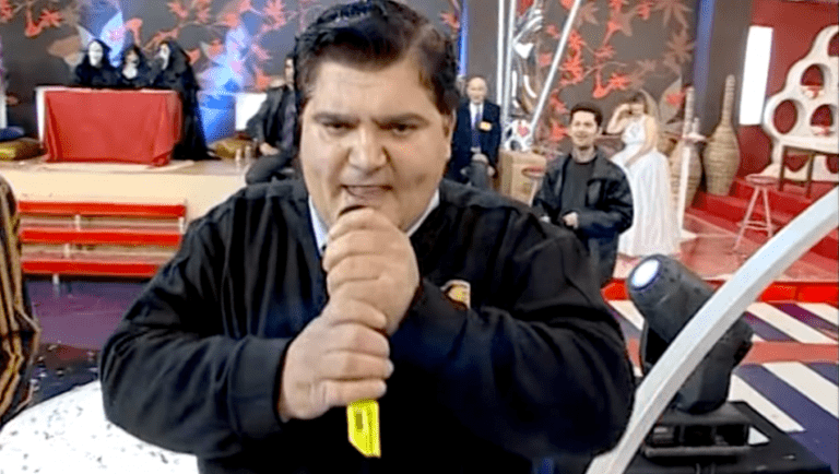 Αγνώριστος ο Κάτμαν από τα «Παρατράγουδα» – Η απίστευτη ανάρτηση του Αλέξανδρου Κοψιάλη (Pics)