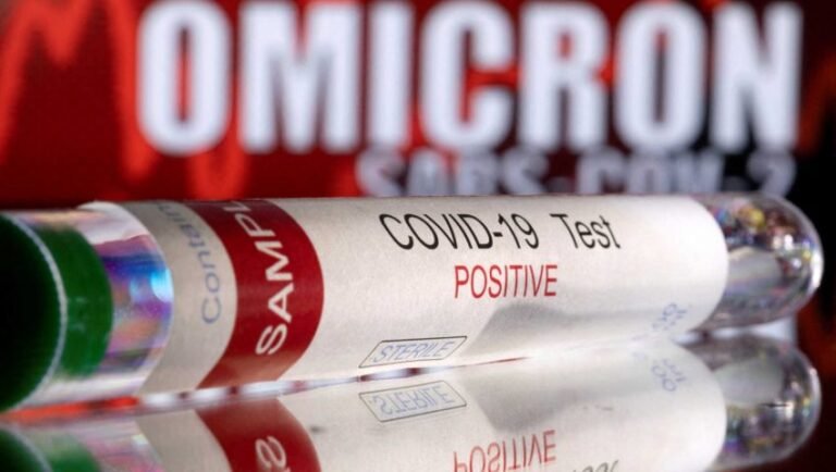 Ακόμα και με αρνητικό self test: Τα 2 συμπτώματα της Όμικρον που ίσως είναι η μόνη ένδειξη ότι μολύνθηκες