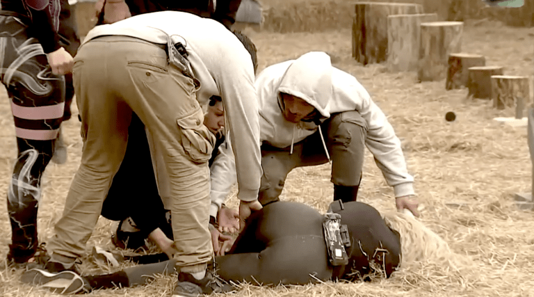 Σφάδαζε στο έδαφος: To τρομακτικό ατύχημα της Αγγελικής Ηλιάδη σε αγώνισμα της «Φάρμας» (Vid)