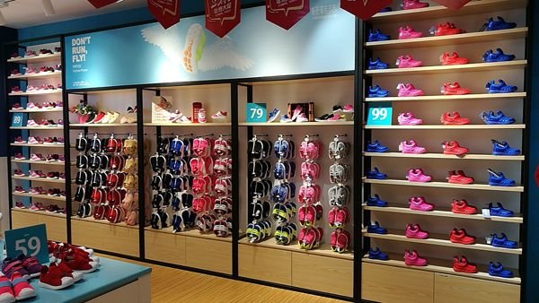 Στην Ελλάδα με ρούχα, παπούτσια, είδη σπιτιού: Ο κολοσσός που κάνει τα Jumbo να μοιάζουν ακριβά