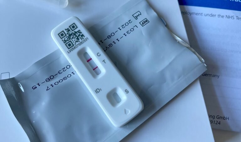 Όμικρον 2: Τα 3 νέα συμπτώματα που προδίδουν ότι νοσείς ακόμα και με αρνητικό τεστ