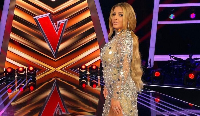 Πληθωρική, γεμάτη καμπύλες: Η Έλενα Παπαρίζου φωτογραφίζεται με μαγιό και λέει «όχι» στο Photoshop (Pics)