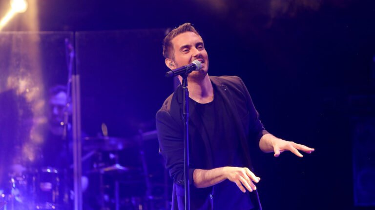 10/10 με την καμία: Θα βρεις τον στίχο που λείπει από 10 πασίγνωστα τραγούδια που ακούσαμε σε ελληνικές σειρές;