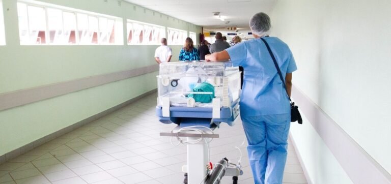 Ευλογιά των πιθήκων: Τα 2 ύποπτα συμπτώματα που δείχνουν ότι νοσείς και δεν σχετίζονται με κορωνοϊό