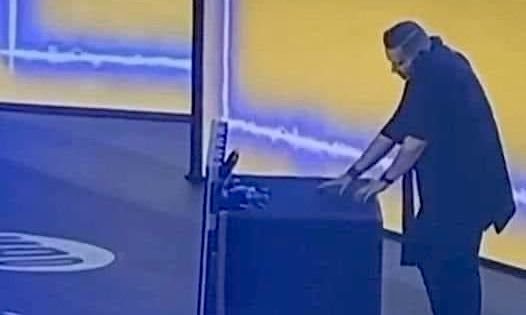 Η λύση του μυστηρίου: Γι’ αυτό ο Valentino δεν είχε κονσόλα μπροστά του στα #MadVMA22 κι έπαιζε στον αέρα