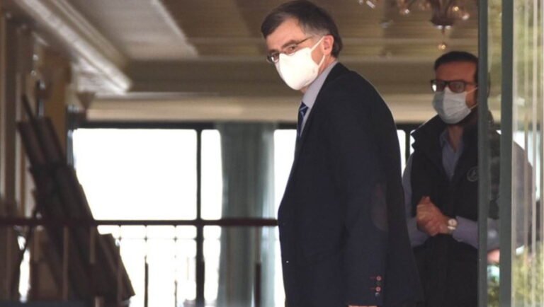 Το ανακοινώνει: Το μέτρο που παίρνει η κυβέρνηση μετά την τρομακτική αύξηση κρουσμάτων