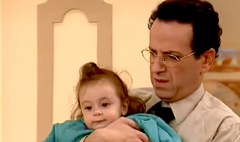 24 χρόνια μετά: To «Χρυσάνθεμο» του «Κων/νου & Ελένης» είναι μία πληθωρική, κατάξανθη γυναίκα (Pic)