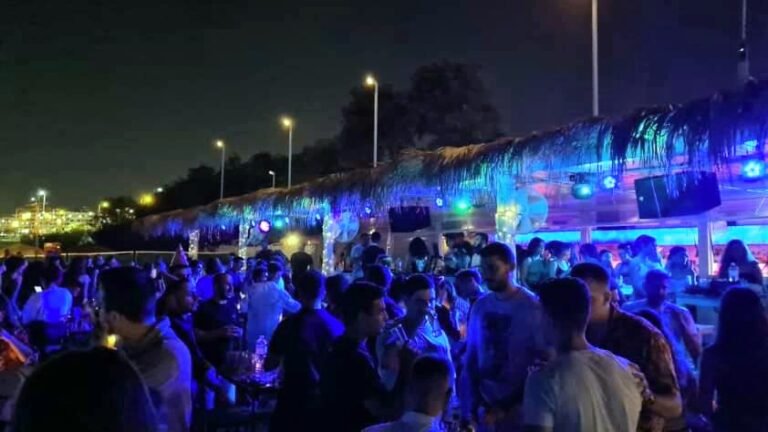 Πάμε όλοι μαζί σε μια παραλία με το Πλυντήριο Bar! 15.7