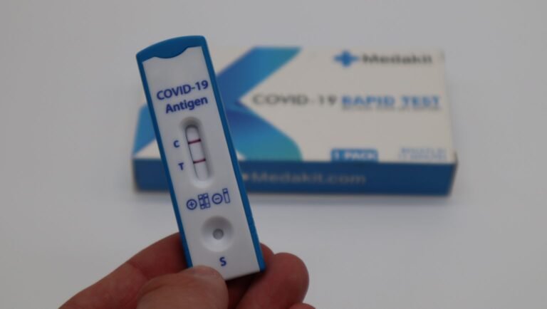 Δυο ολόκληρες μέρες πριν θετικοποιηθεί το τεστ: Το μοναδικό σύμπτωμα που δείχνει από πολύ νωρίς ότι κόλλησες covid