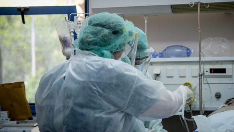 Ευλογιά των πιθήκων: Τα 3 πρώτα, «αθόρυβα» συμπτώματα που δείχνουν ότι κόλλησες χωρίς να το καταλάβεις