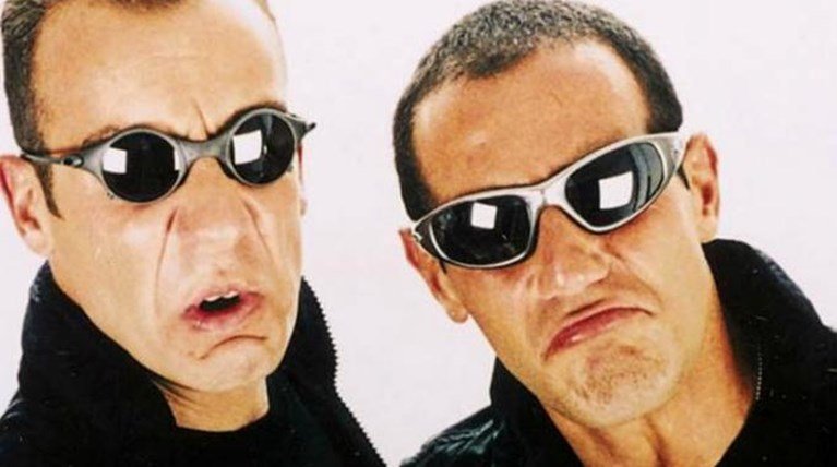 Παταγώδης αποτυχία: Το cult τραγούδι Αντώνη Κανάκη – Σωτήρη Καλυβάτση που μόνο οι σκληροπυρηνικοί θυμούνται (Vid)