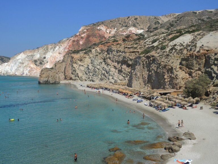 Άφησε τη σκόνη του σε Μύκονο- Σαντορίνη: Το ελληνικό νησί-όνειρο που ψηφίστηκε το 2ο καλύτερο στην Ευρώπη