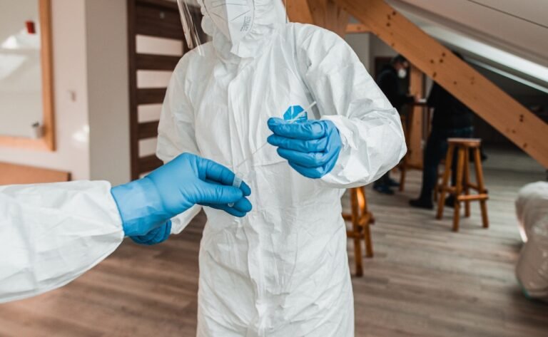 Όμικρον 4-5: Το σημάδι που δείχνει ότι είσαι θετικός στον ιό, αλλά με πολύ χαμηλό ιικό φορτίο