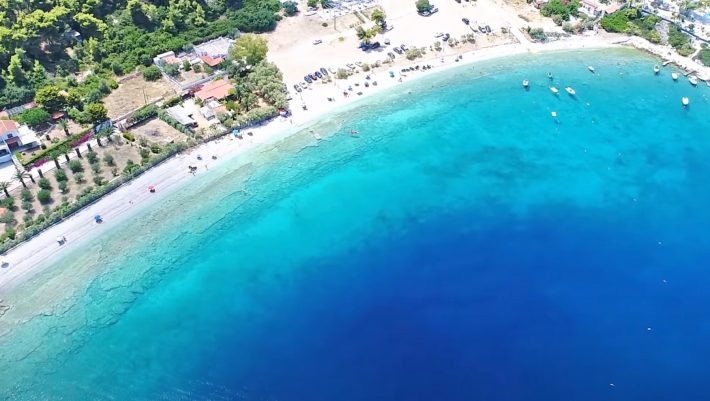 Στα 90 λεπτά από την Αθήνα: Ο πριβέ, εξωτικός παράδεισος για εκείνους τους λίγους που δε φοβούνται το «Τέρας» (Vid)