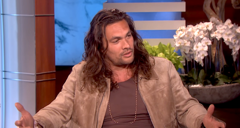 O Jason Momoa πήγε για ψάρεμα σχεδόν… όπως τον γέννησε η μαμά του