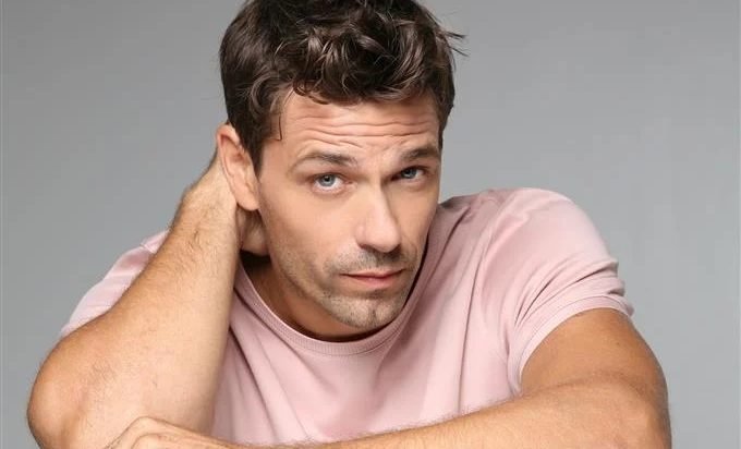 Αποστόλης Τότσικας: Η μυθική ατάκα του γιου του, όταν τον είδε να φιλάει την Τζένη Θεωνά στην τηλεόραση