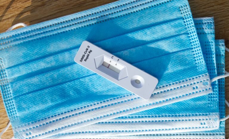 Διαρκεί 48 ώρες: Το σύμπτωμα που «φωνάζει» ότι κόλλησες Κένταυρο ακόμα και με αρνητικό τεστ