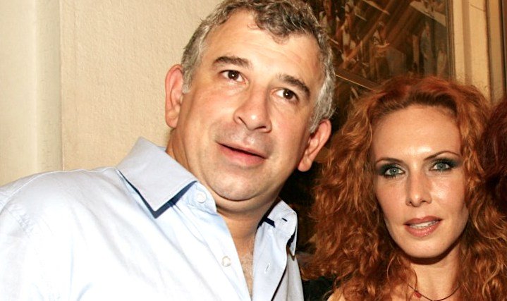 «Τον είδα με κατεβασμένο το παντελόνι, γυμνό να… – Τον έβρισα!» | Η Εβελίνα Παπούλια «καίει» τον Πέτρο Φιλιππίδη (Vid)