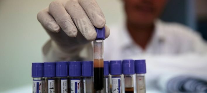 Άτρωτοι σε όλα τα κύματα: Όσοι τυχεροί έχουν αυτή την ομάδα αίματος κολλάνε σπάνια κορωνοϊό