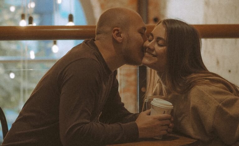 Δεν σηκώνει τα μάτια του να δει άλλη: Το πιο πιστό ζώδιο που δεν θα σε απατήσει ποτέ