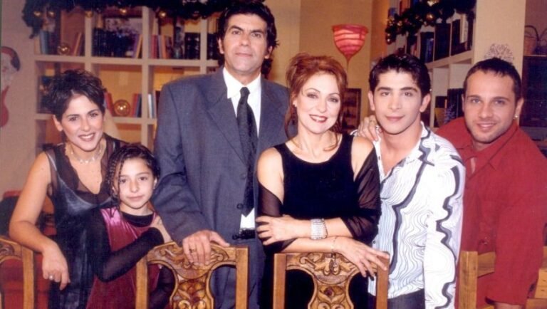Αποκάλυψη 19 χρόνια μετά: Αυτός είναι ο λόγος που το «Άκρως Οικογενειακόν» κόπηκε αιφνιδίως στα μέσα της σεζόν (Vid)
