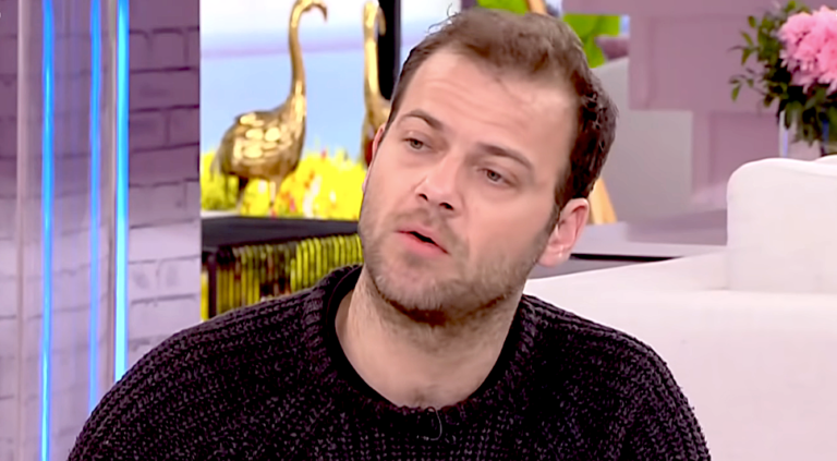 Ο Ορέστης Τζιόβας τολμά: «Έχω κάνει σ$ξ με άνδρες, αλλά μόνο με φίλους μου»