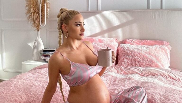 Χαμός με τη νέα φωτό της Ιωάννας Τούνη | Φωτογραφίζεται ολόγυμνη λίγο πριν γεννήσει (Pics)