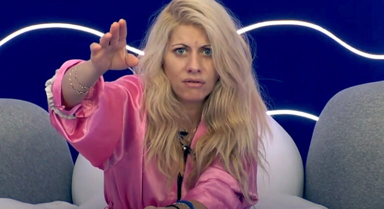 «Ντρέπεσαι να πεις ότι είσαι από την Αλβανία, ντροπή σου!»: Ευθεία επίθεση Άννας-Μαρίας Ψυχαράκη σε παίκτρια του «My Style Rocks» (Pic)