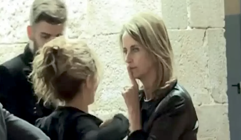 Πεθερά-τέρας: Το viral βίντεο με τη μητέρα του Piqué να αρπάζει από το πρόσωπο τη Shakira και να της λέει να σωπάσει (Vid)