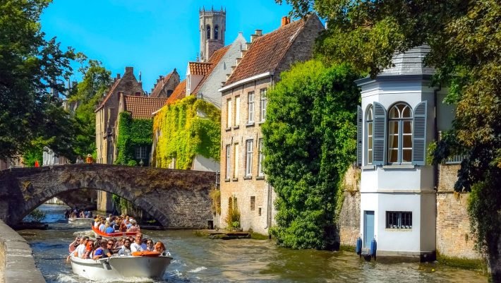 Ταξίδι ζωής: Με 120€ πήγαινε – έλα αποκαλύπτεται μπροστά σου η πόλη – παραμύθι που μαγεύει 8 εκατ. τουρίστες το χρόνο