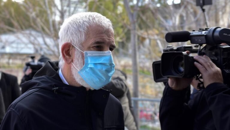 Από την τηλεόραση στο… τιμόνι και τους καφέδες: Αυτή είναι η νέα δουλειά του Πέτρου Φιλιππίδη (Vid)