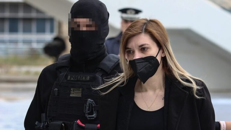 Tο SMS που «καίει» την Πισπιρίγκου για τον θάνατο της Τζωρτζίνας: Αυτό είναι το «υπερόπλο» του Δασκαλάκη στο δικαστήριο (Vid)