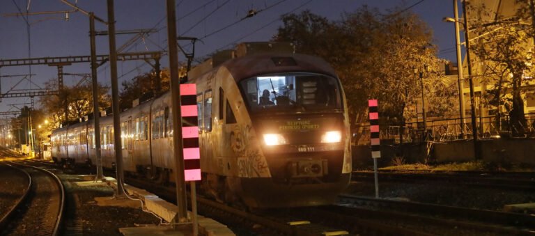 Όχι άλλα Τέμπη: Σιδηροδρομικοί καταγγέλλουν «Εδώ και 10 ημέρες δεν λειτουργεί το σύστημα εντοπισμού των τρένων στον προαστιακό» (Vid)