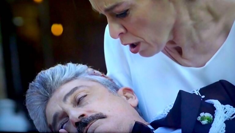 Ο Αντώνης γαμπρός με μια σφαίρα στο κεφάλι, στην αγκαλιά της Μαρίνας: Το μεγάλο φάουλ στη σκηνή του «Σασμού» που συγκλόνισε (Pics & Tweets)