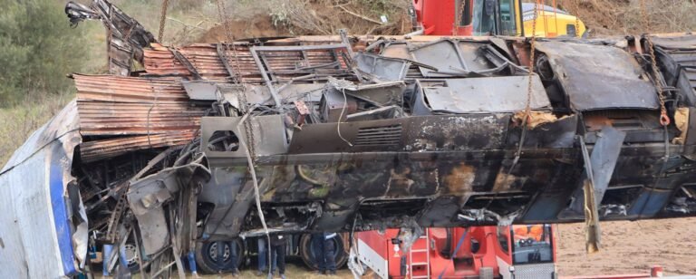 «Πόσοι επιτέλους είναι οι νεκροί;»: O λόγος που δεν θα μάθουμε ποτέ πόσοι πραγματικά σκοτώθηκαν στα Τέμπη (Pic)