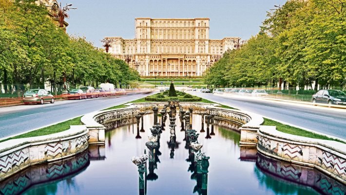 Διαμονή με 40€, φαγητό με 25€: Το «μικρό Παρίσι» που πετάγεσαι για ΠΣΚ και χαλάς λιγότερα από ένα βράδυ στα μπουζούκια (Pics)