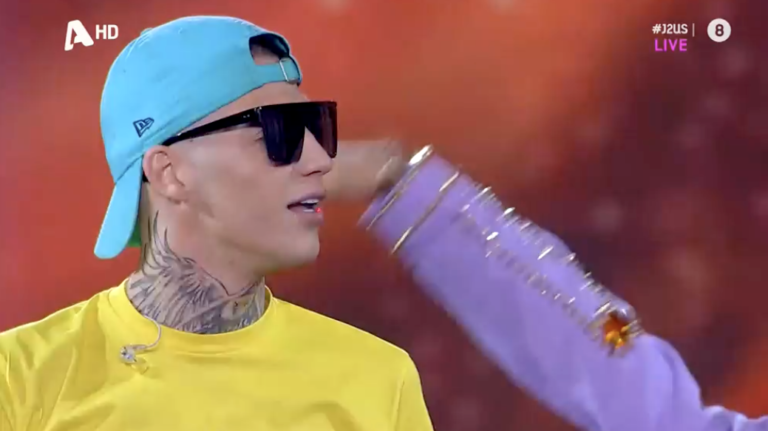 J2US: Η επική γκριμάτσα της Στικούδη μόλις σταμάτησε το playback και ο Trannos τραγούδησε… LIVE (Pic & Vid)