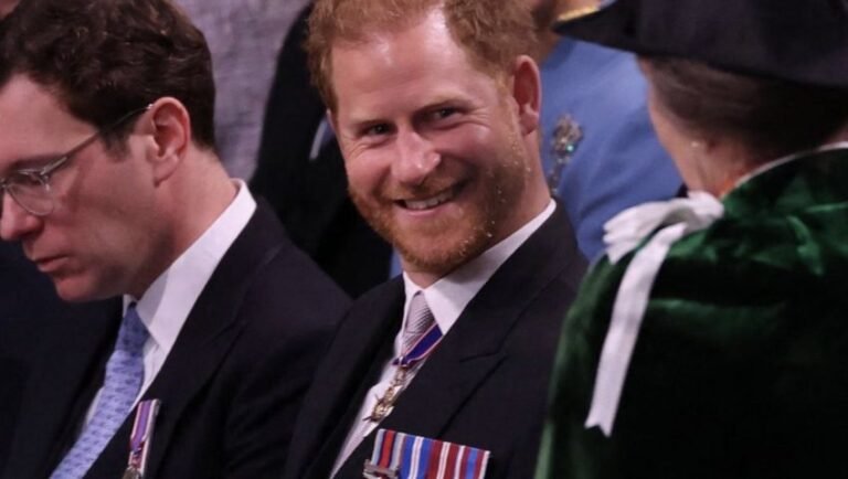 Η κίνηση που δείχνει πολλά: Προσέξατε τι έκανε ο Χάρι μετά την στέψη του Κάρολου; (Pics)