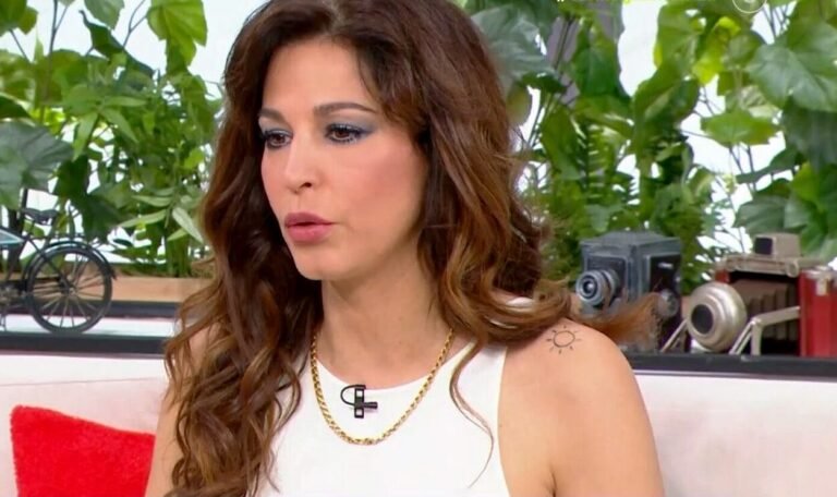 Κατερίνα Παπουτσάκη: Mε μαγιό, δίχως ίχνος ρετούς βάζει τα γυαλιά στα ψεύτικα κορμιά του instagram (Pics)