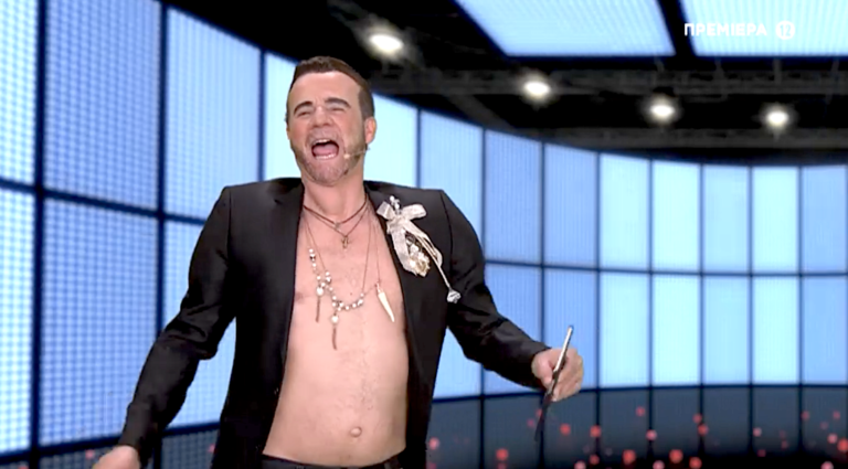 Με Κοκλώνη, Μπισμπίκη και Μικρούτσικο: Επική επιστροφή για τον Γιώργο Μητσικώστα στο Action24 (Vid)