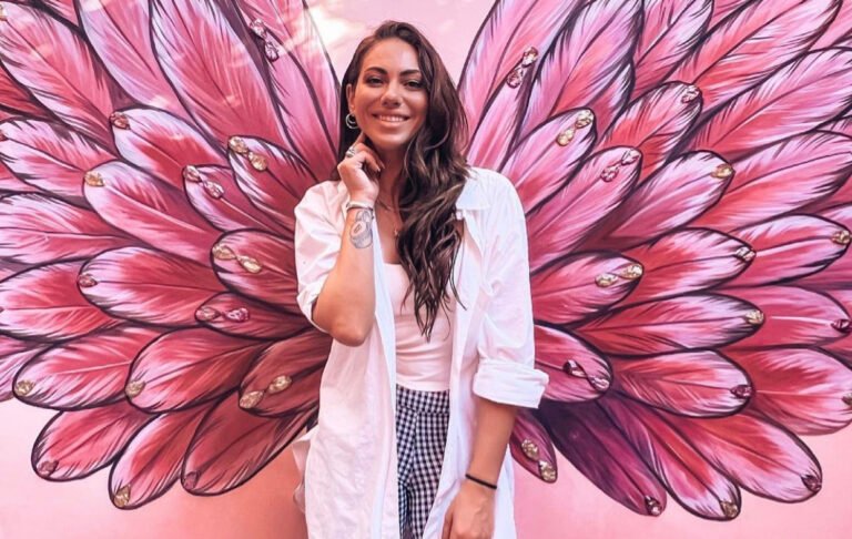 Δίχως ίχνος Photoshop: Η Ευρυδίκη Βαλαβάνη δείχνει το κορμί της με μαγιό όπως πραγματικά είναι και αποθεώνεται στο instagram (Pics)