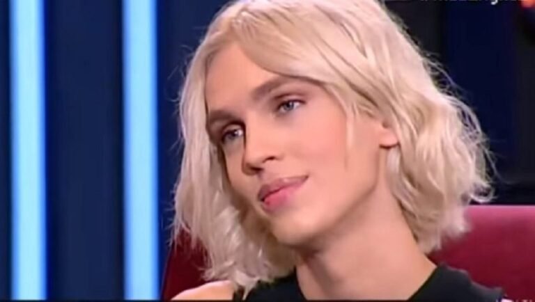 Σέξι στην αγκαλιά του συντρόφου της: Το τρανς μοντέλο Καίτη Γκραμμά που ξετρέλανε τους κριτές στο GNTM στη φωτογραφία του καλοκαιριού (Pic)