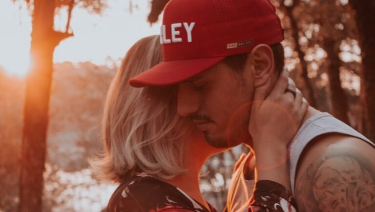 Δεν είναι για σχέση: Τα 2 ζώδια που περνούν απαίσια όταν έχουν σύντροφο