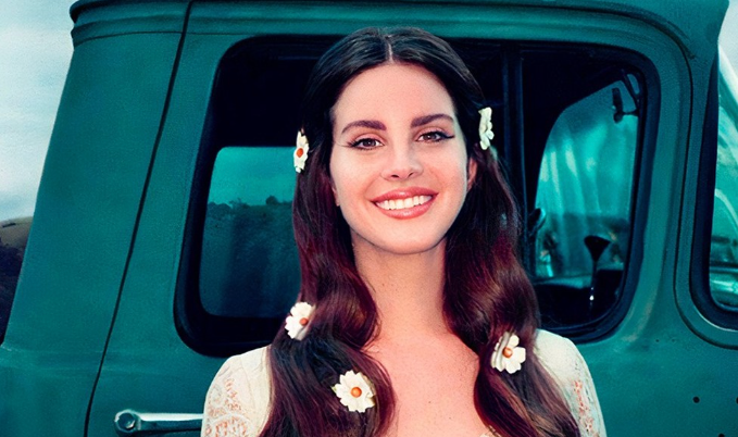 Η φωτό που κάνει τον γύρο του κόσμου: H Lana del Rey παράτησε τη χλιδή κι έπιασε δουλειά ως σερβιτόρα σε μαγαζί με βάφλες στην Αλαμπάμα (Pic)
