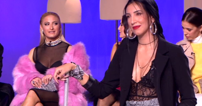 «Δε μου αρέσω πια»: Η Σοφία Λεοντίτση του «My Style Rocks» δείχνει χωρίς ρετούς το κορμί της με μαγιό μετά τη γέννηση των παιδιών της (Pics)