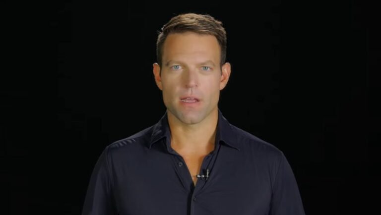 Στέφανος Κασσελάκης: Φουλ ερωτευμένος ο υποψήφιος Πρόεδρος του ΣΥΡΙΖΑ – Οι κοινές φωτό με τον σύντροφό του, Tyler (Pics)