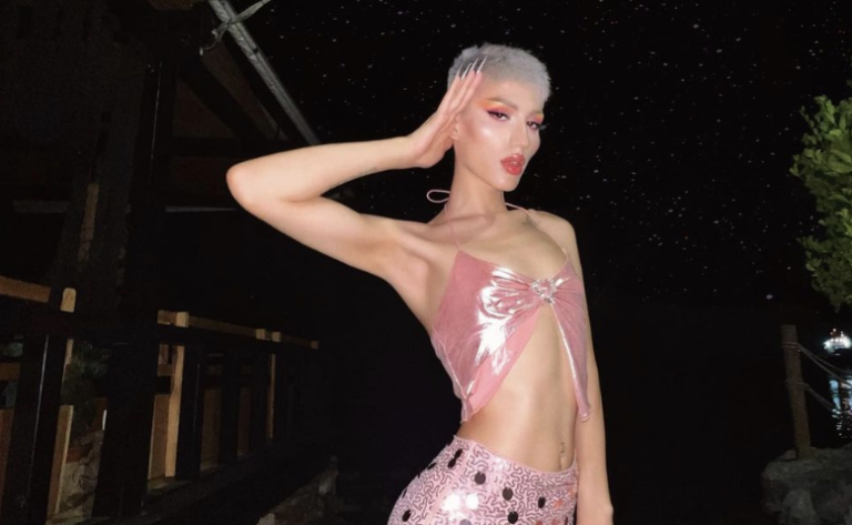 «Γιατί μας τον δείχνεις συνέχεια;»: Η ανάρτηση του Θέμη Κανέλλου με φούστα και top που έκανε θραύση (Pic)