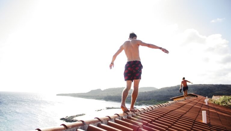 Τεστ ισορροπίας: Τι «μαρτυρά» για την υγεία σας αν δεν μπορείτε να σταθείτε στο ένα πόδι για 10 δεύτερα